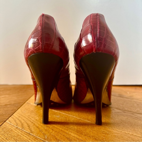 Gianfranco Ferré red crocodile pattern leather high heel pumps EU 38 US 8 - Picture 3 of 5